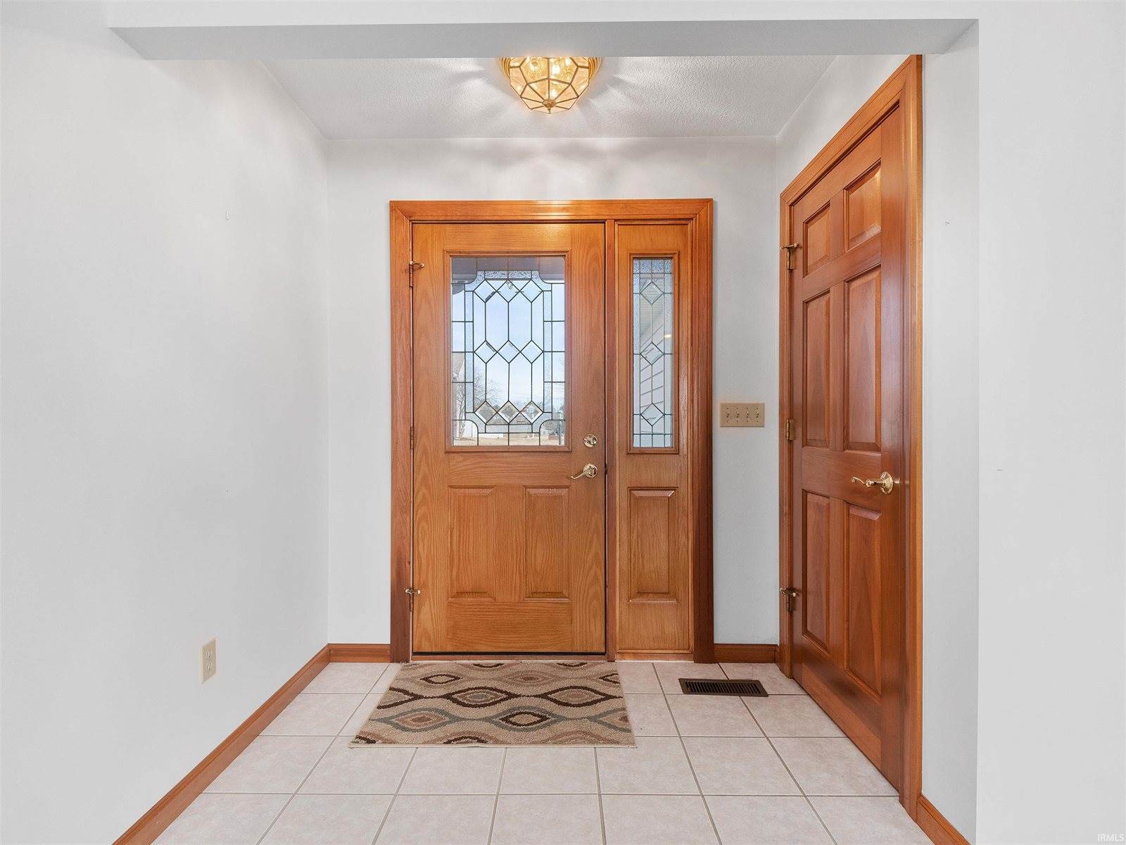 1305 Duesenberg Drive, Huntertown, IN 46748