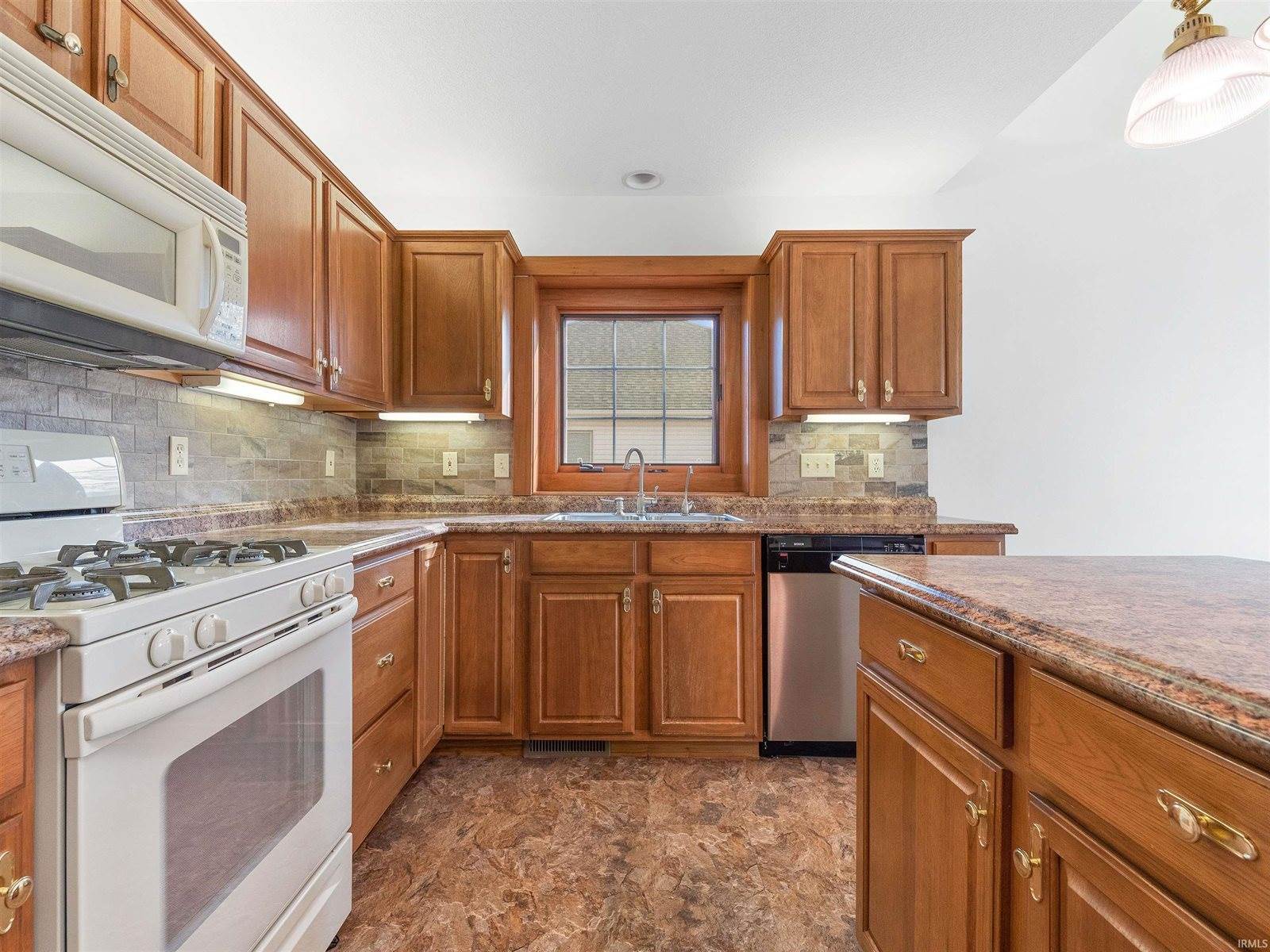 1305 Duesenberg Drive, Huntertown, IN 46748