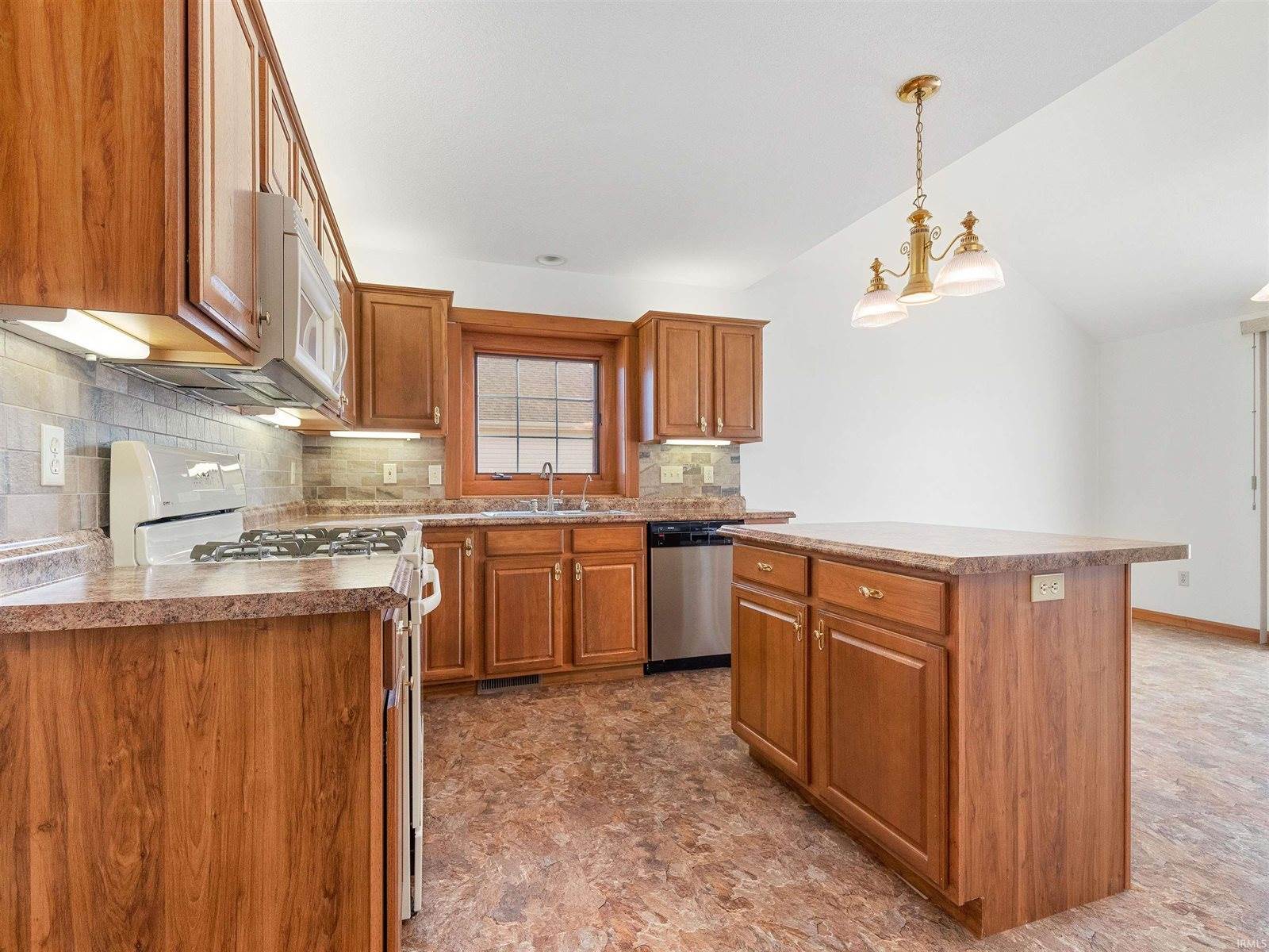 1305 Duesenberg Drive, Huntertown, IN 46748