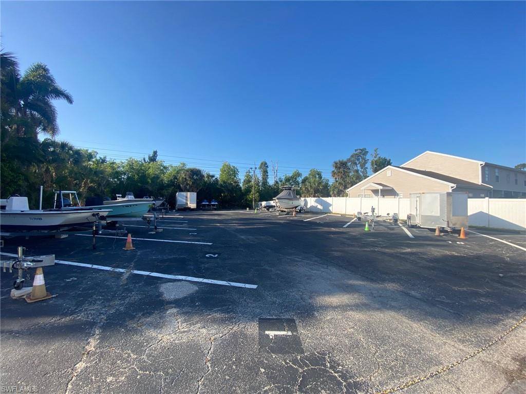 6091 Lake Front Dr, Fort Myers, FL 33908