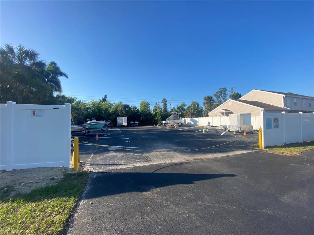 6091 Lake Front Dr, Fort Myers, FL 33908