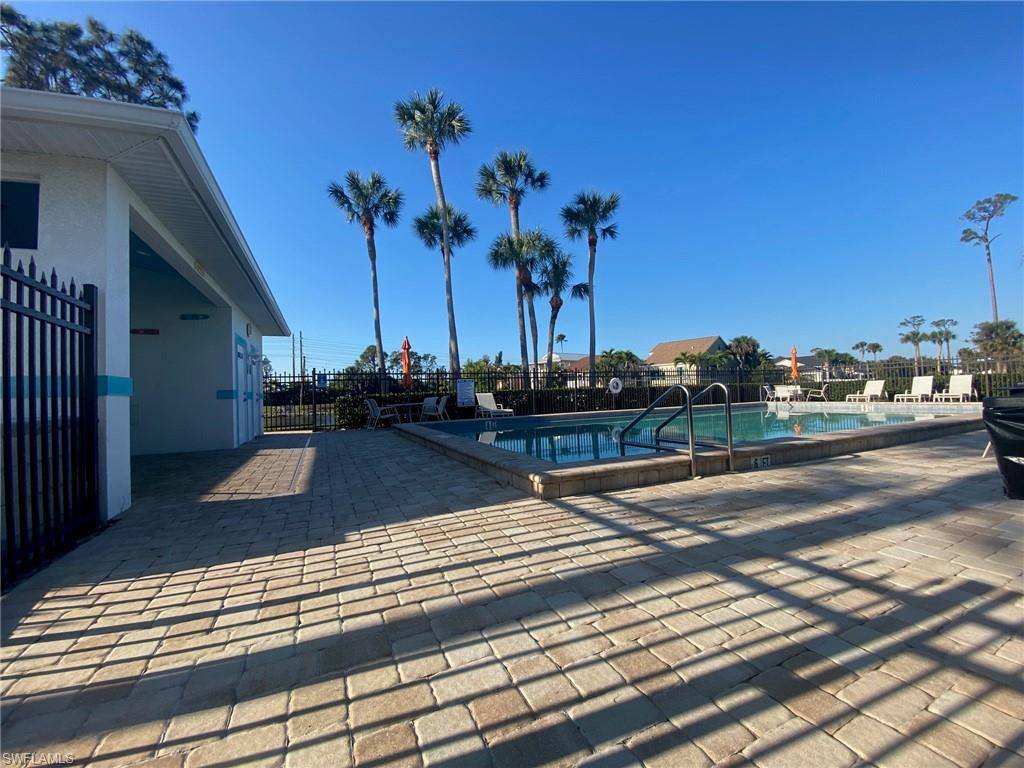 6091 Lake Front Dr, Fort Myers, FL 33908