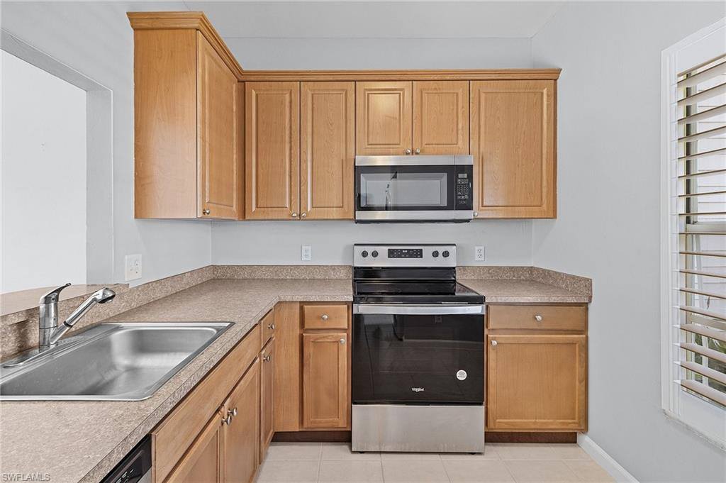 6091 Lake Front Dr, Fort Myers, FL 33908