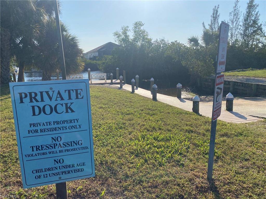 6091 Lake Front Dr, Fort Myers, FL 33908