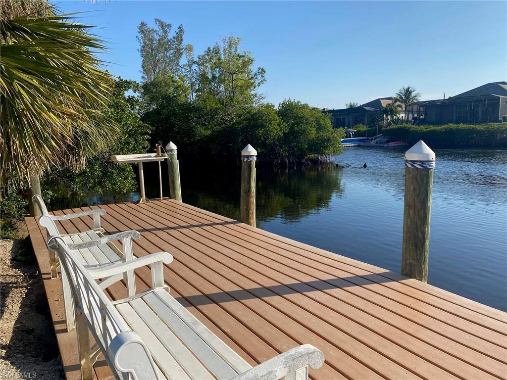 6091 Lake Front Dr, Fort Myers, FL 33908