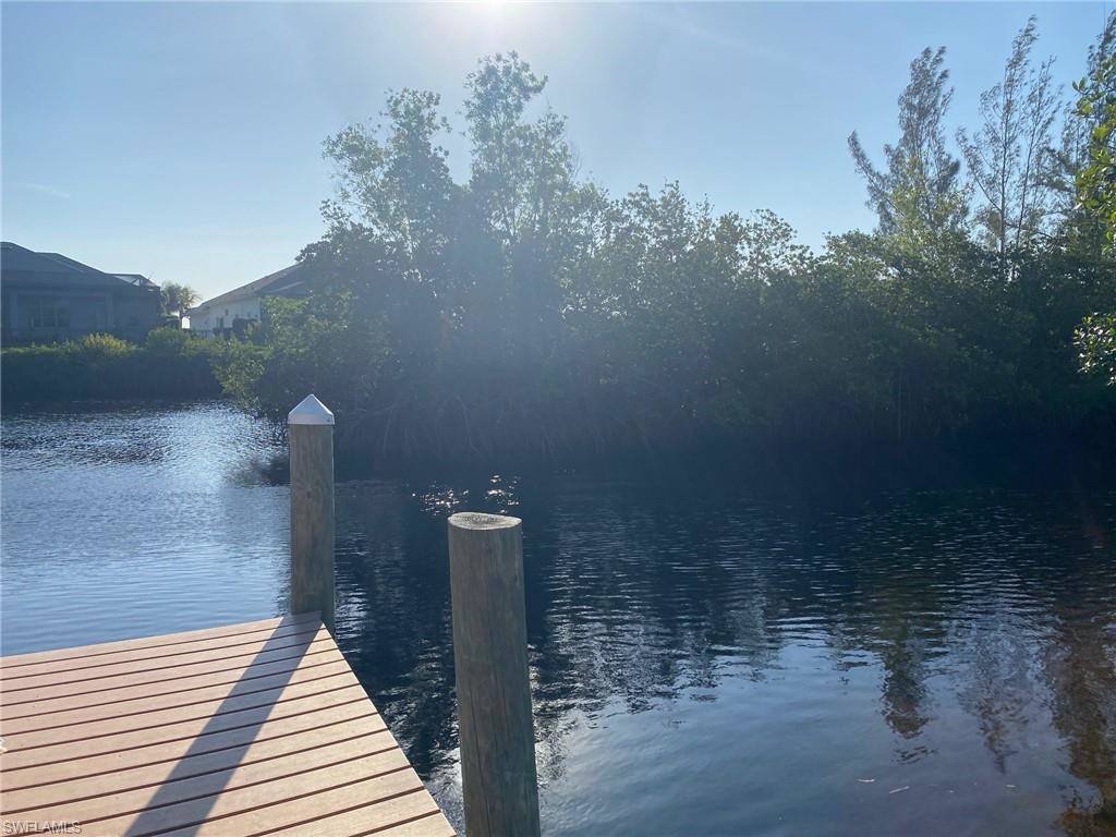 6091 Lake Front Dr, Fort Myers, FL 33908
