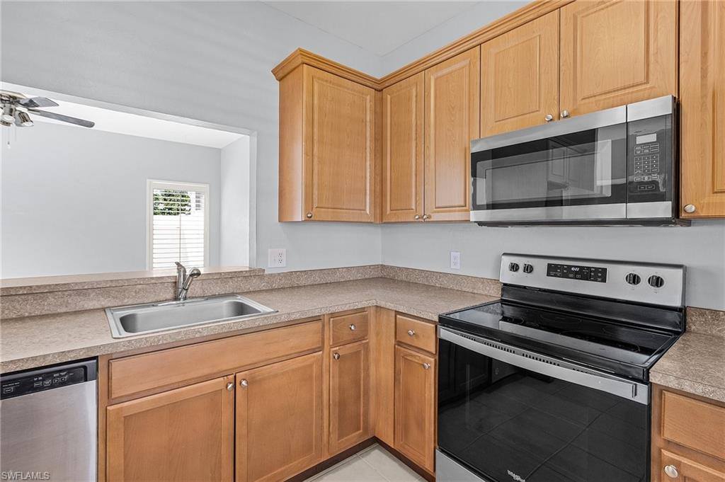 6091 Lake Front Dr, Fort Myers, FL 33908