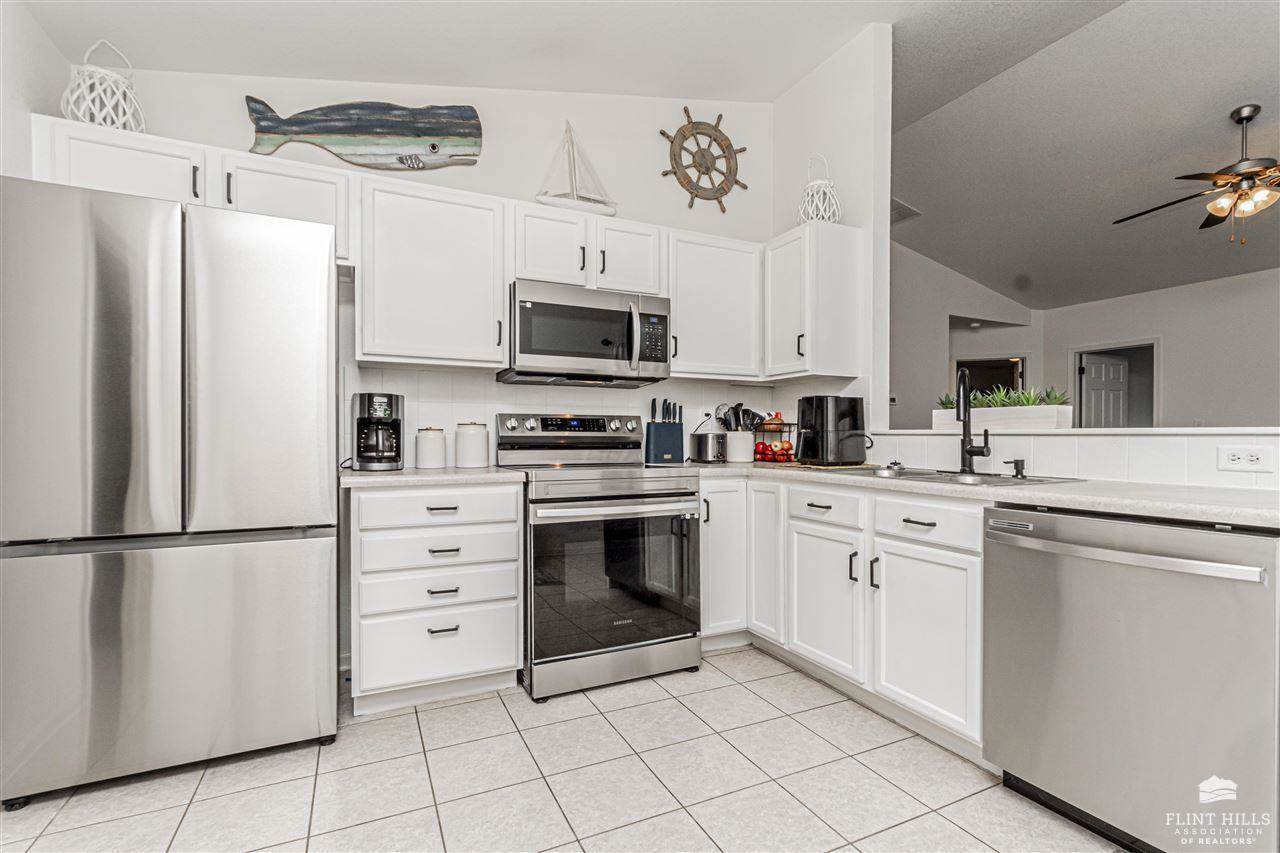 1714 Hickory Lane, Junction City, KS 66441