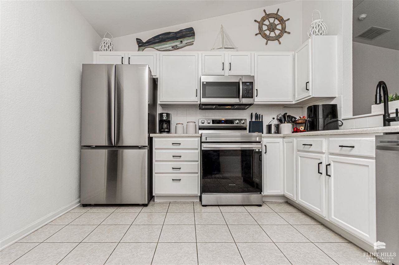 1714 Hickory Lane, Junction City, KS 66441