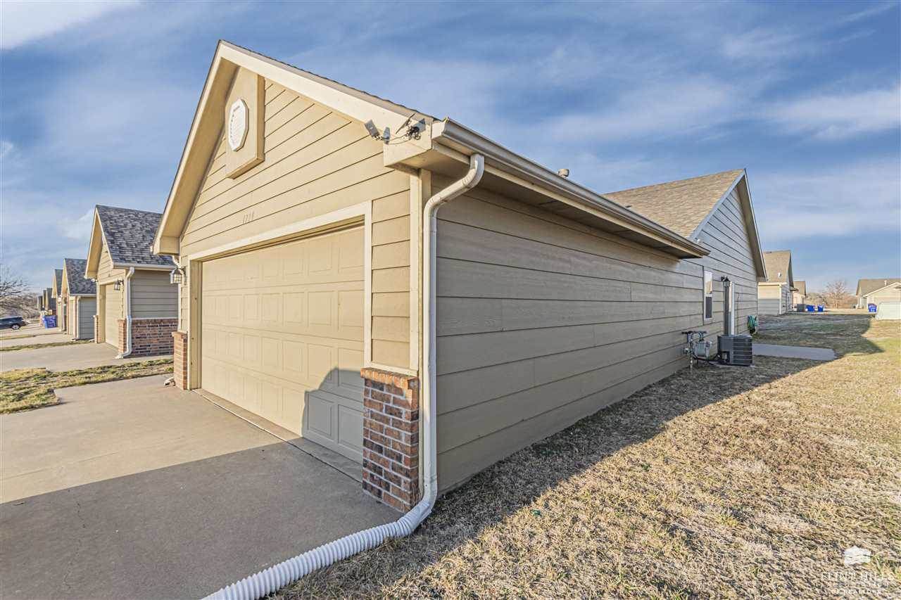 1714 Hickory Lane, Junction City, KS 66441