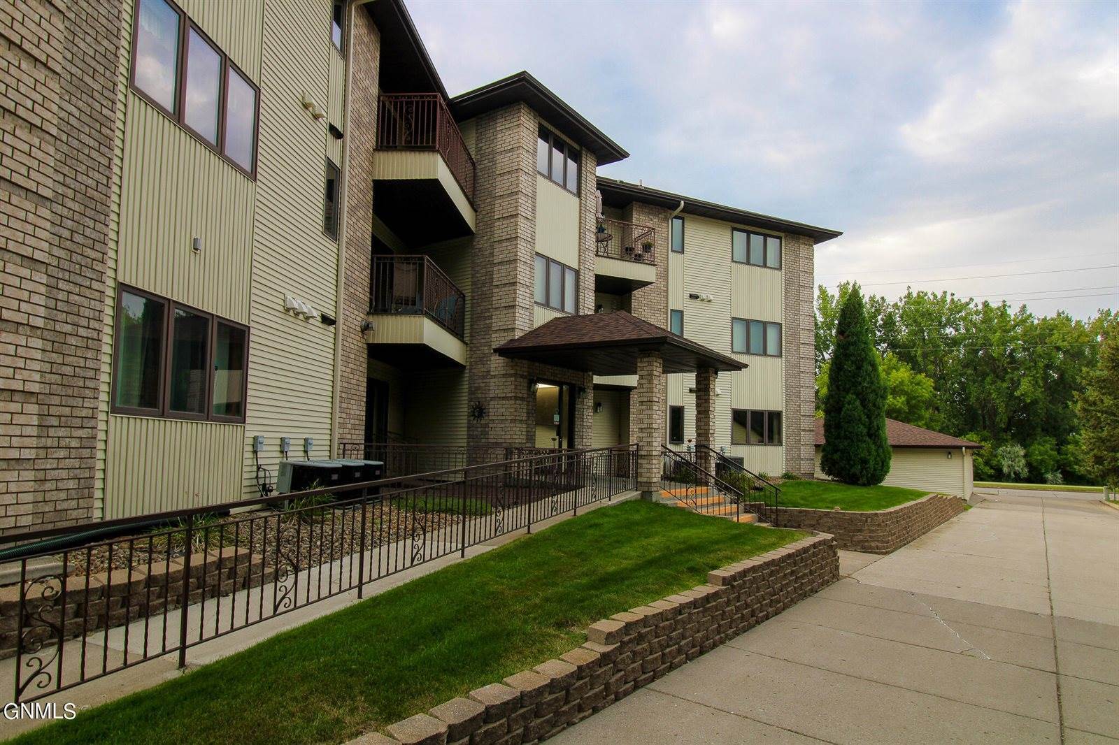 2900 N 4th Street, Bismarck, ND 58503