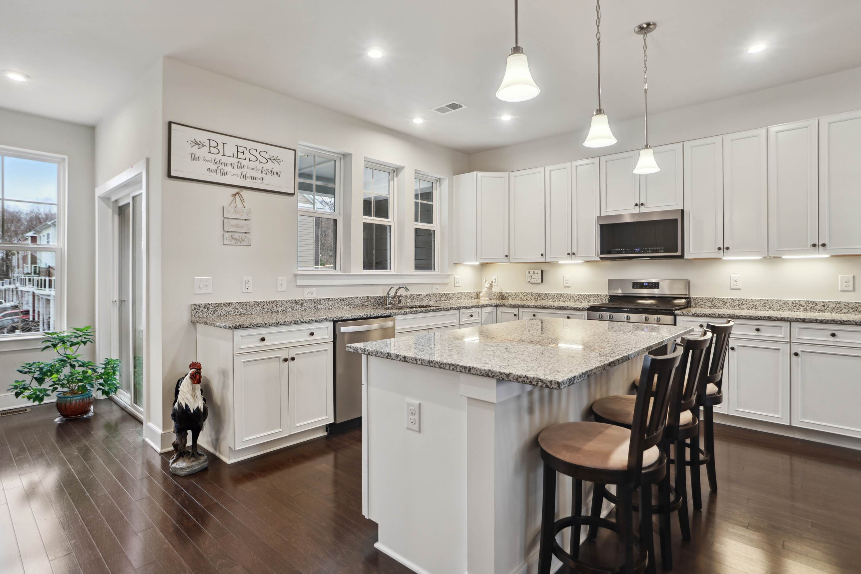 1706 Hawks View Dr, Dumfries, VA 22026