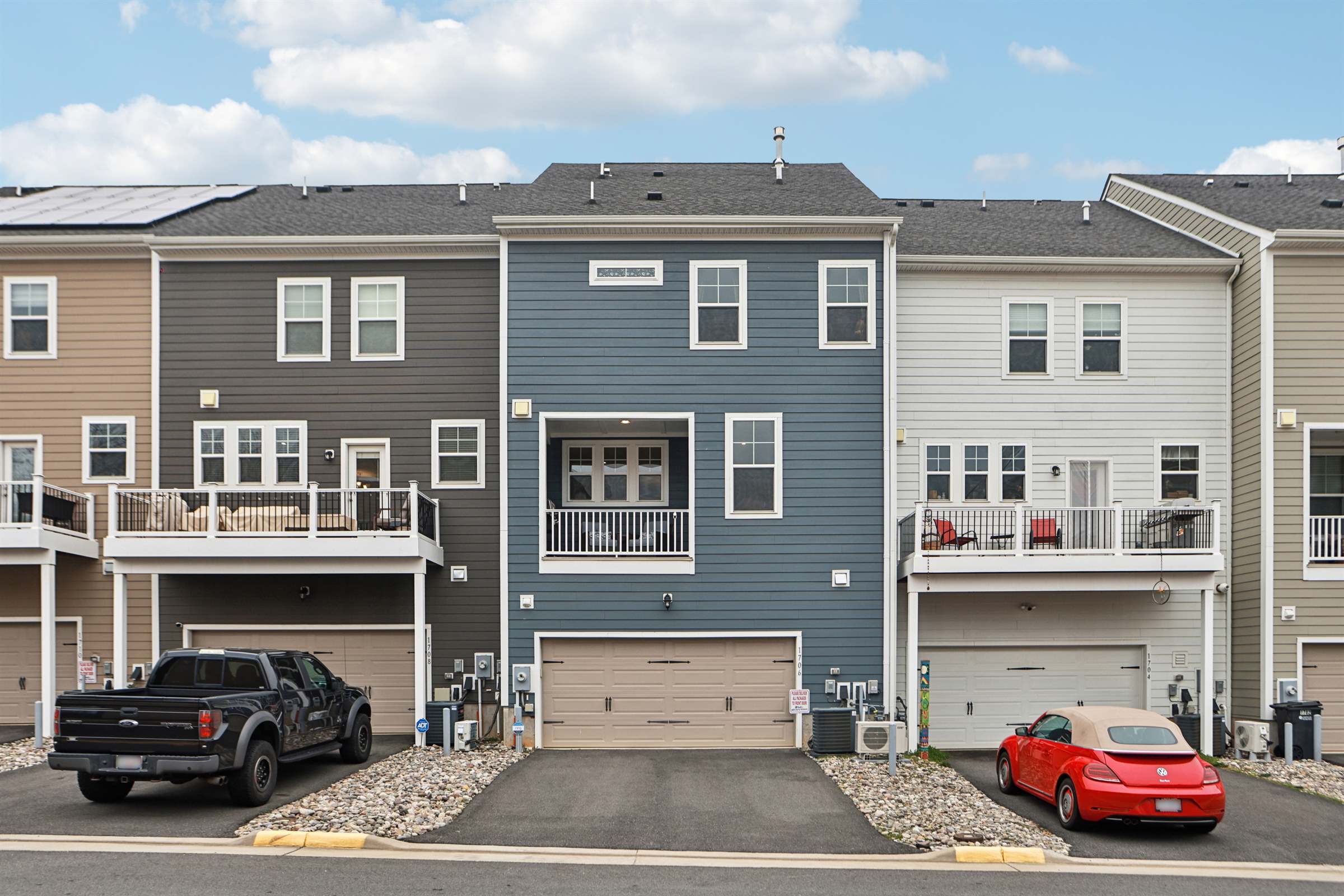 1706 Hawks View Dr, Dumfries, VA 22026