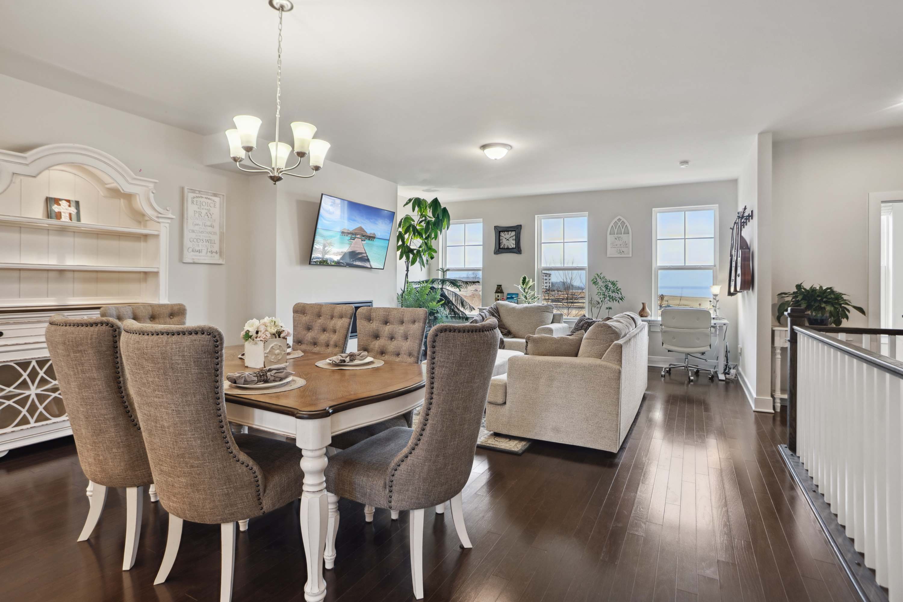 1706 Hawks View Dr, Dumfries, VA 22026