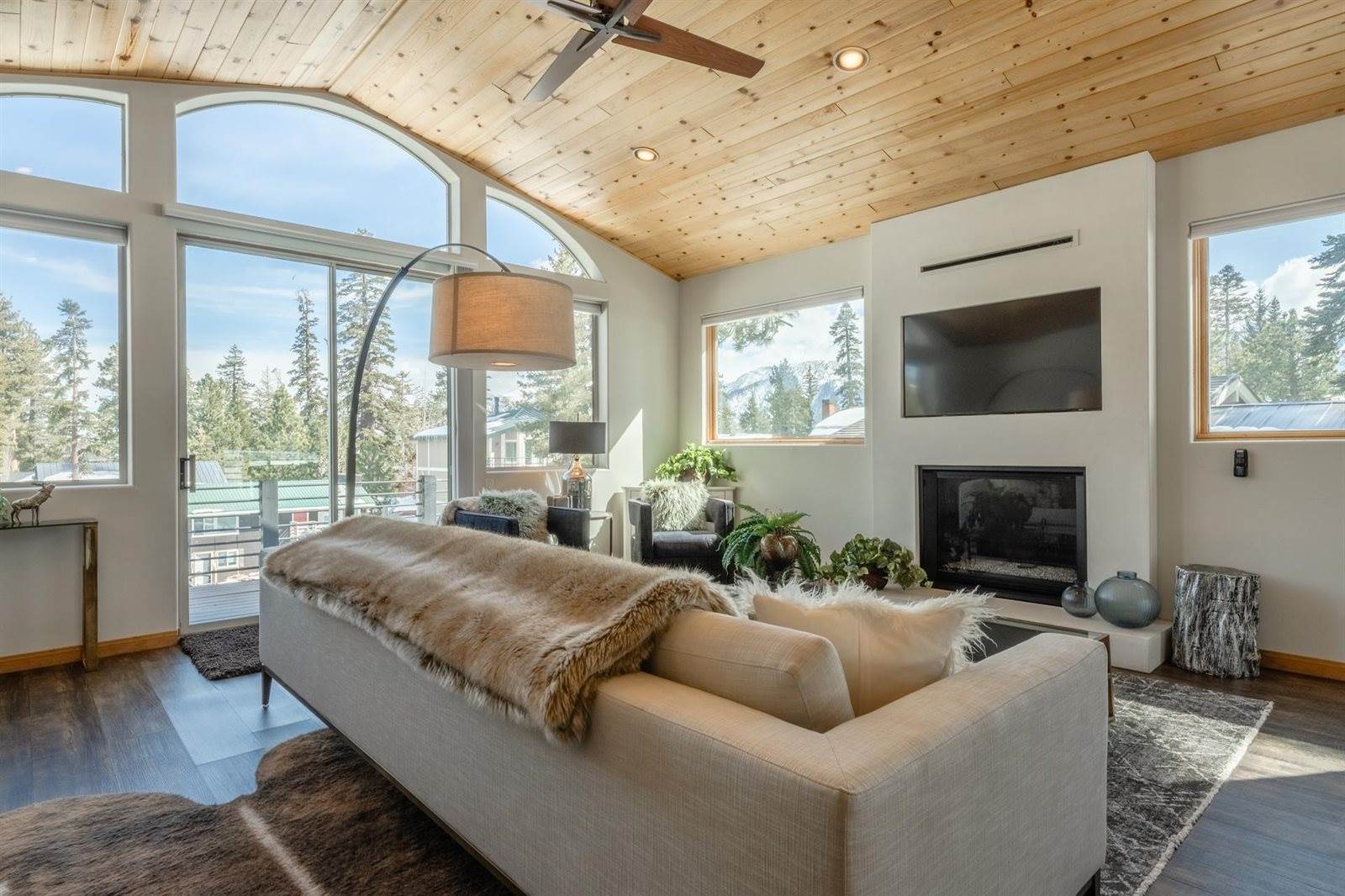 27 Jahan Drive, Mammoth Lakes, CA 93546