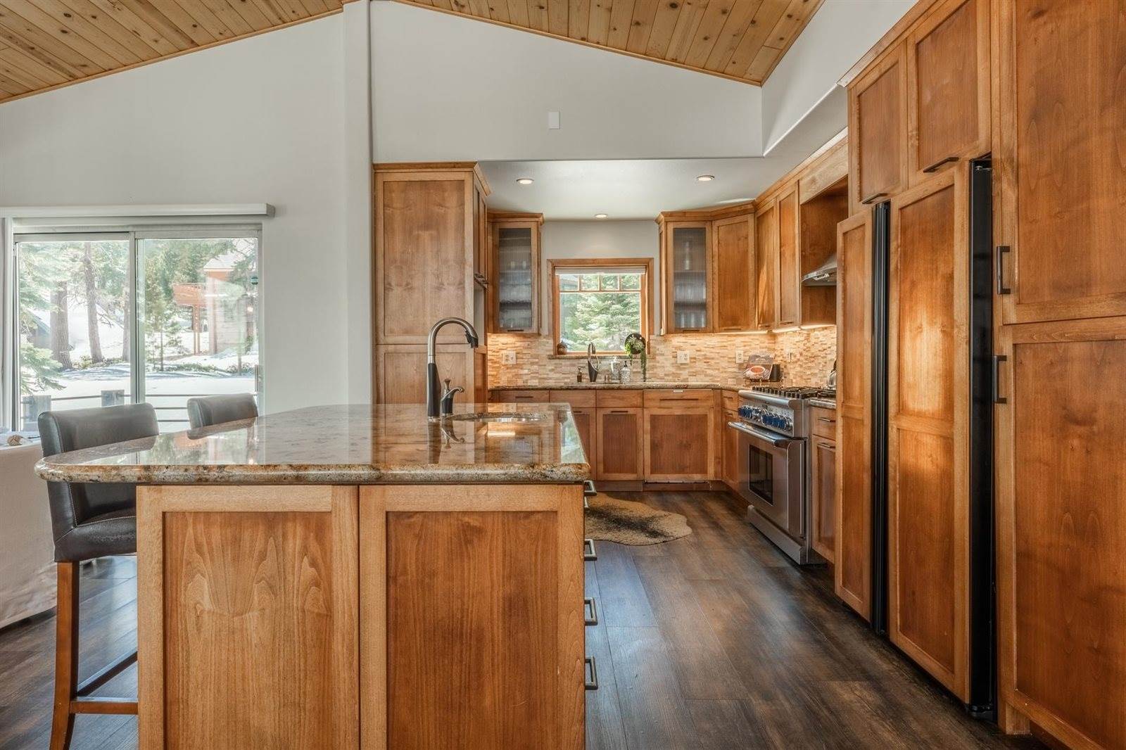 27 Jahan Drive, Mammoth Lakes, CA 93546