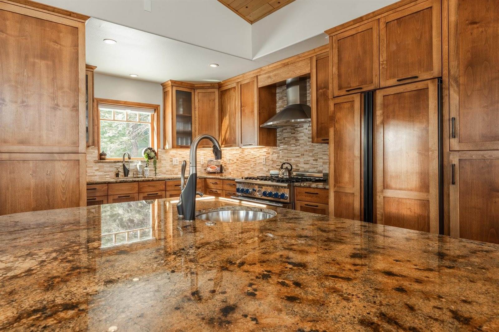 27 Jahan Drive, Mammoth Lakes, CA 93546