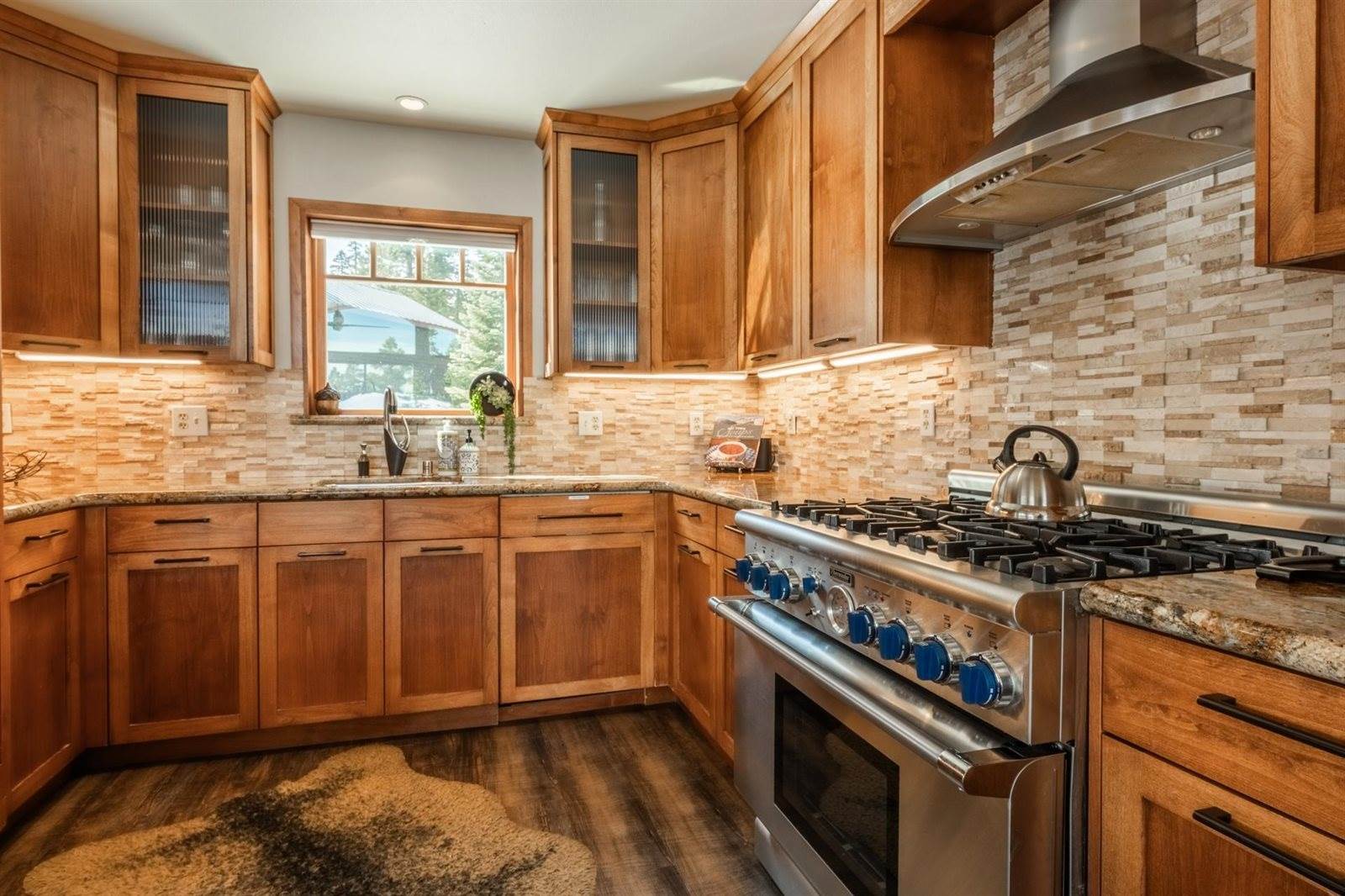 27 Jahan Drive, Mammoth Lakes, CA 93546