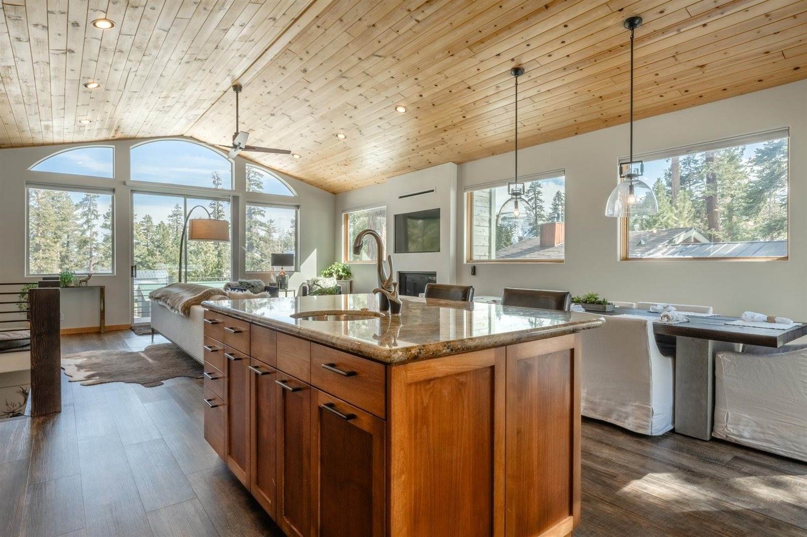 27 Jahan Drive, Mammoth Lakes, CA 93546