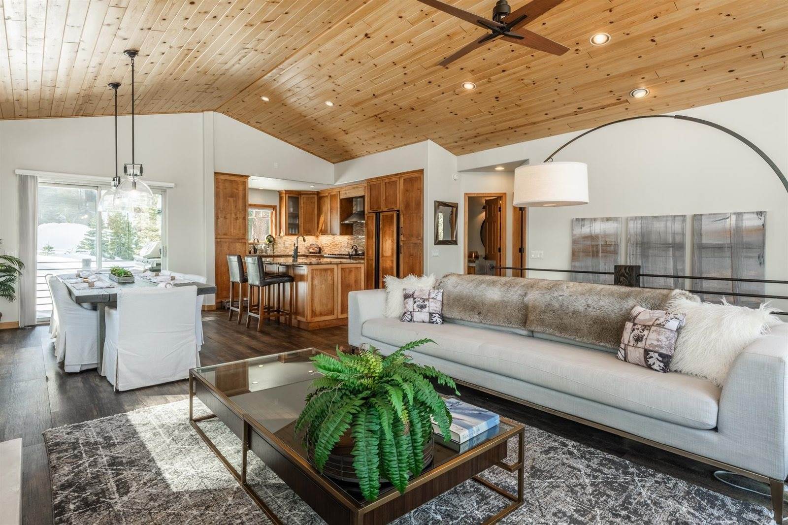 27 Jahan Drive, Mammoth Lakes, CA 93546