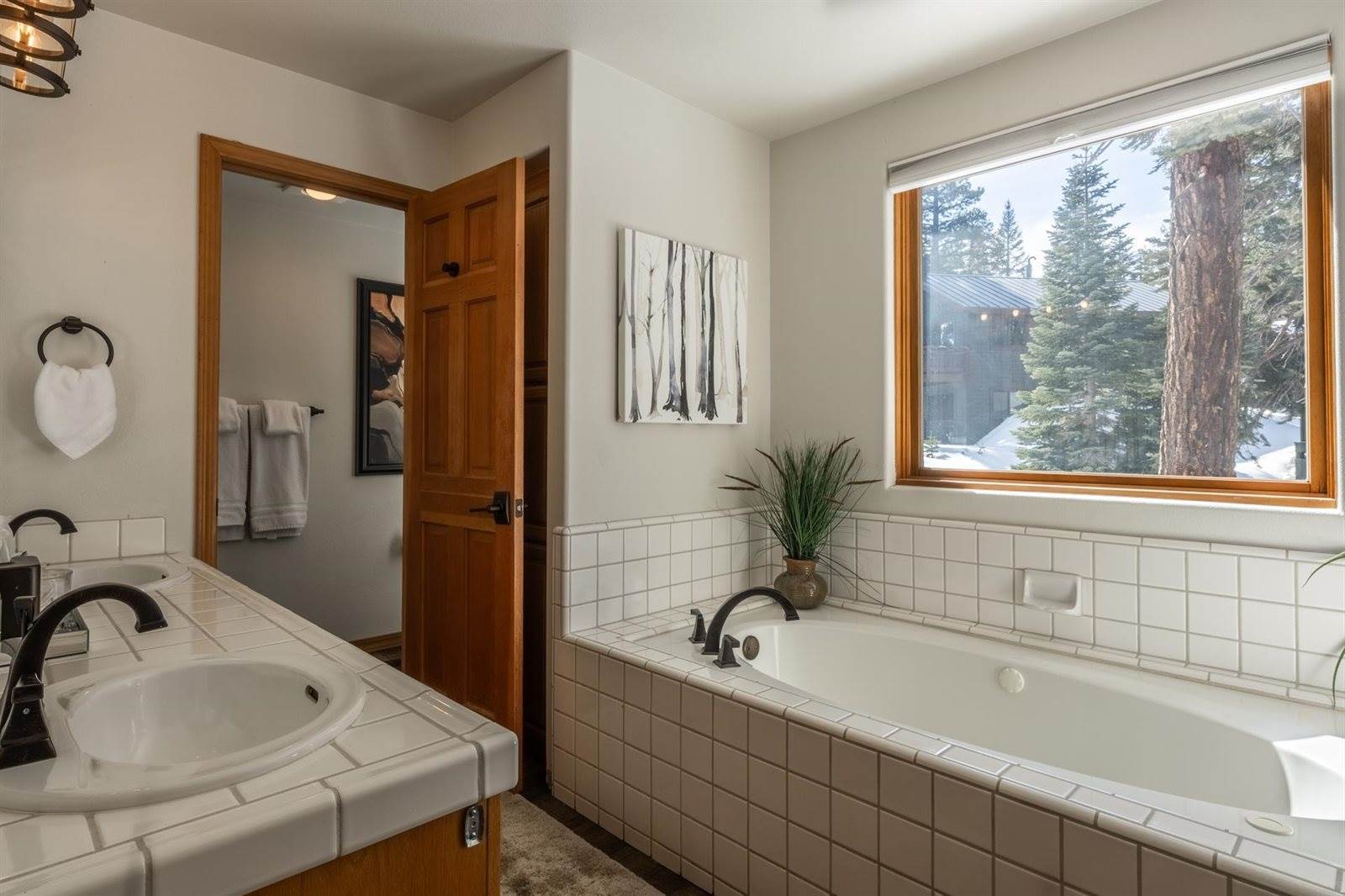 27 Jahan Drive, Mammoth Lakes, CA 93546