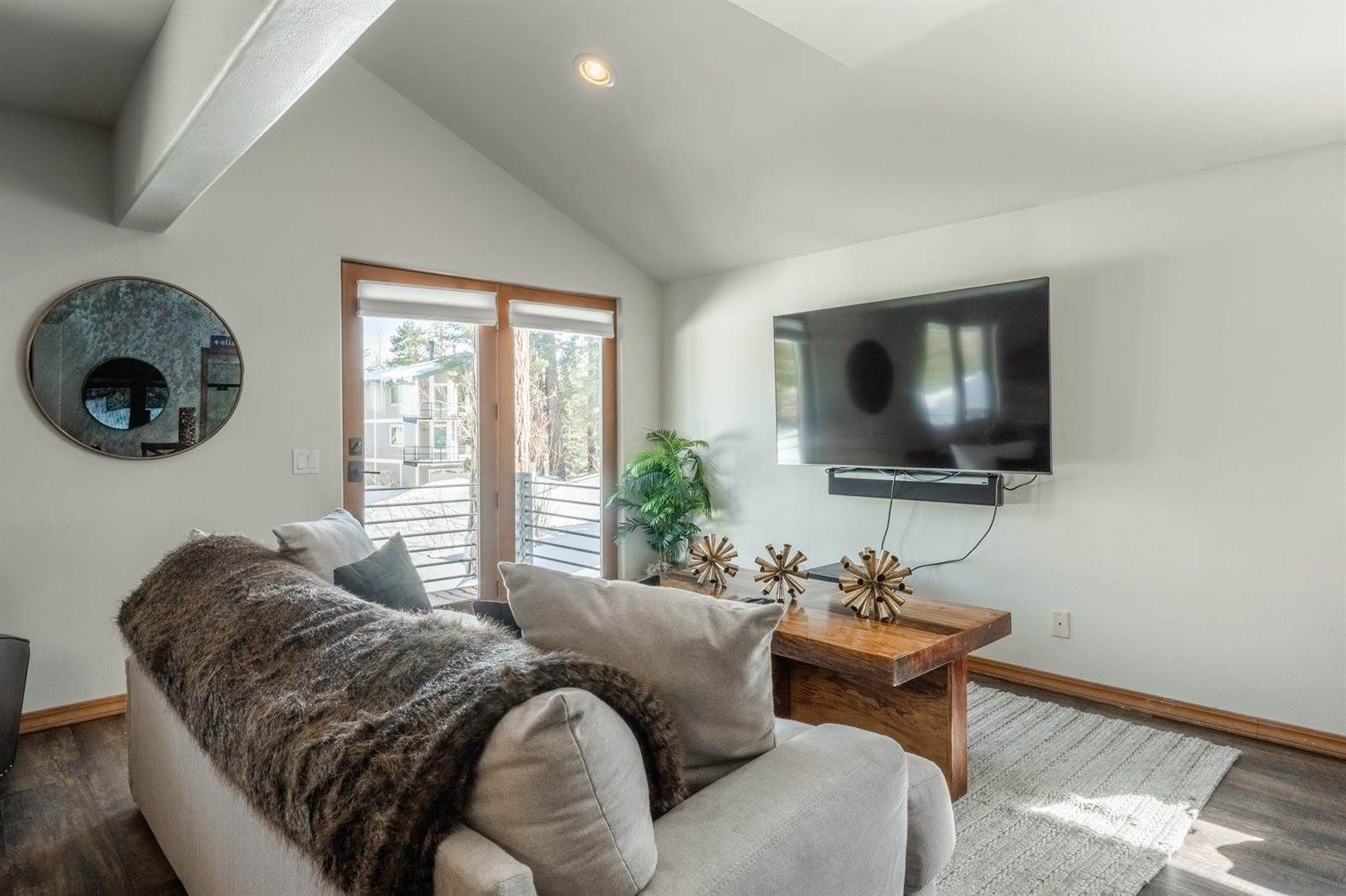 27 Jahan Drive, Mammoth Lakes, CA 93546