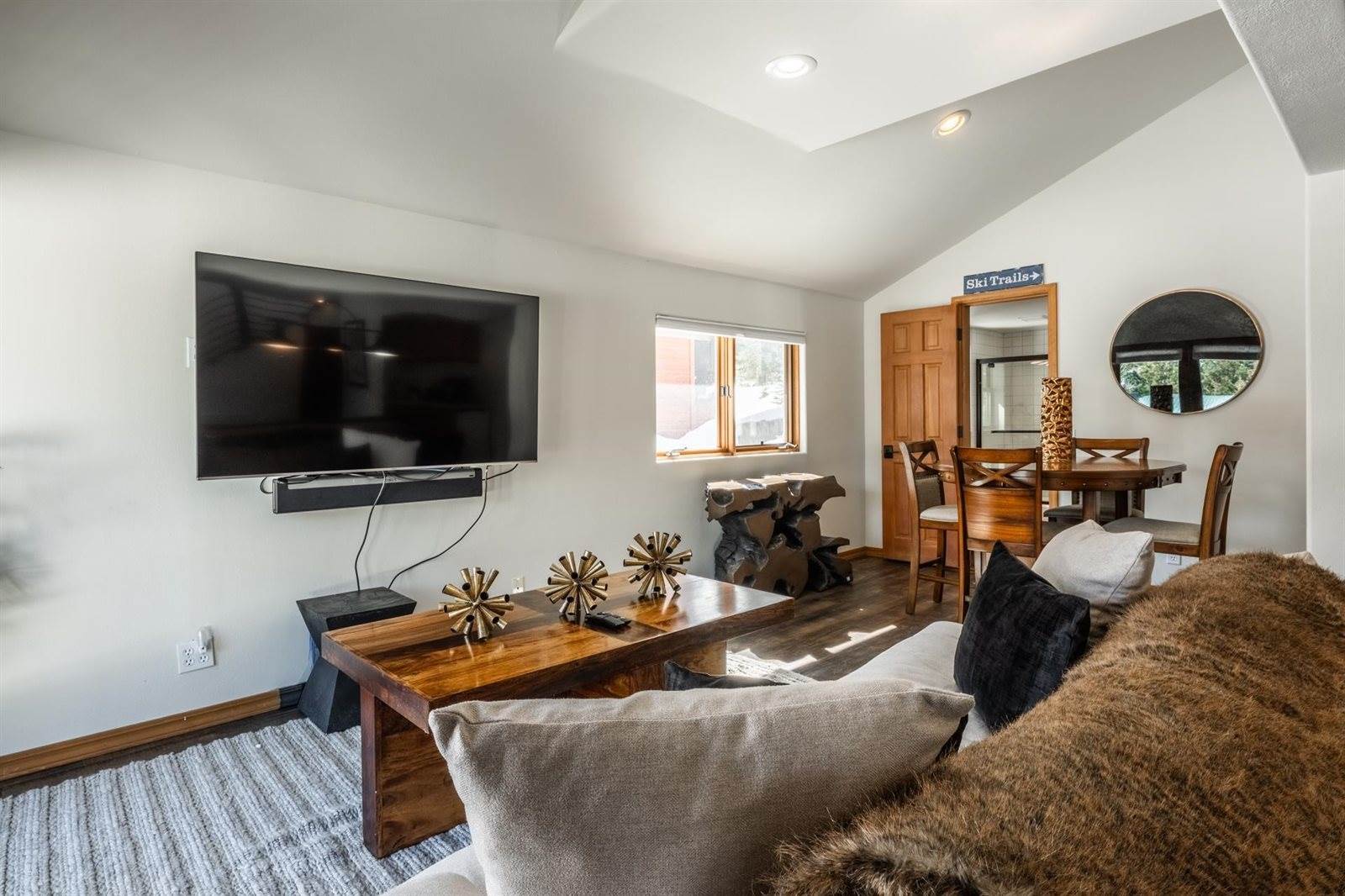27 Jahan Drive, Mammoth Lakes, CA 93546