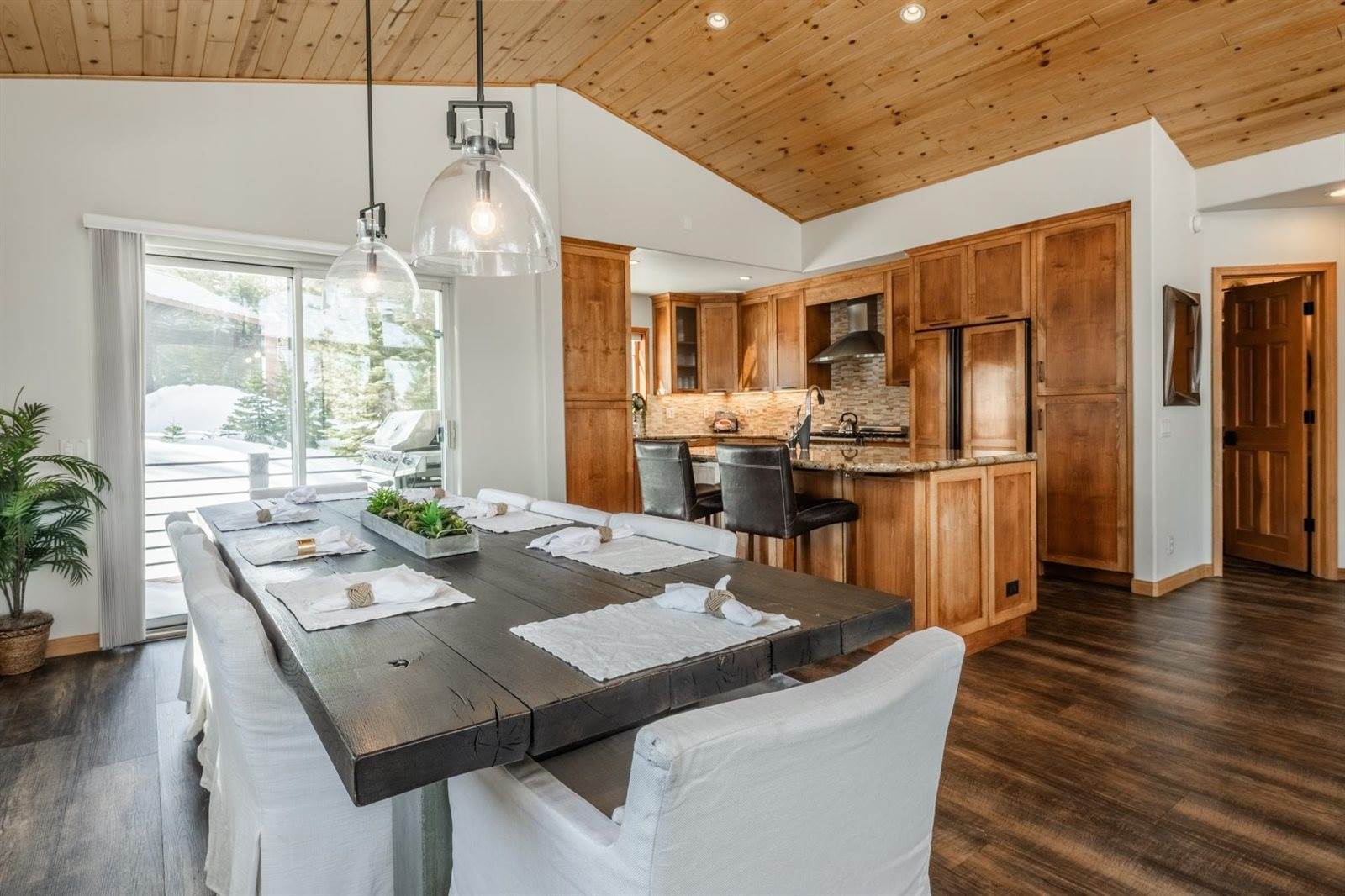 27 Jahan Drive, Mammoth Lakes, CA 93546