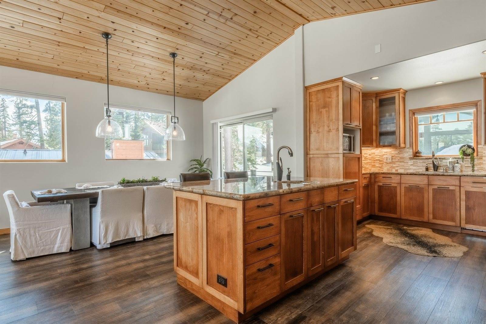 27 Jahan Drive, Mammoth Lakes, CA 93546