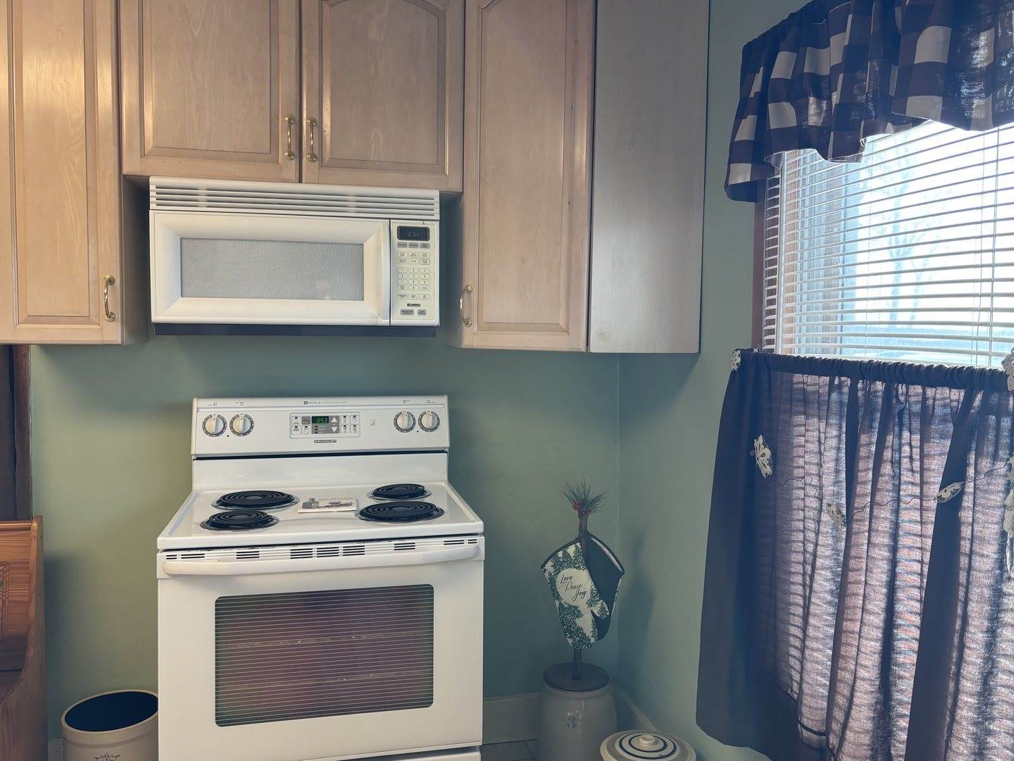 2077 Browns Mill Road, Freeport, IL 61032