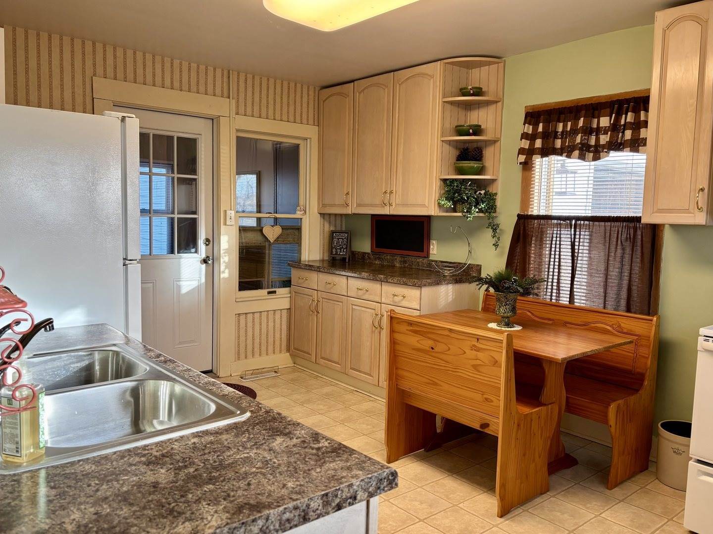 2077 Browns Mill Road, Freeport, IL 61032