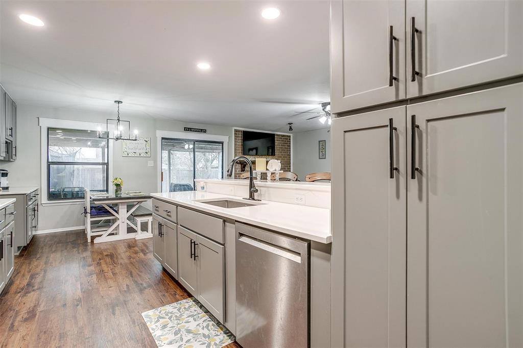 816 Lake Crest Parkway, Azle, TX 76020