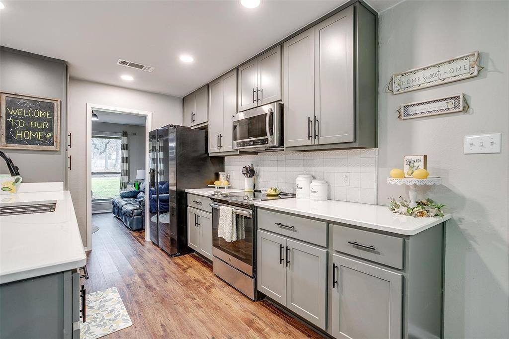 816 Lake Crest Parkway, Azle, TX 76020