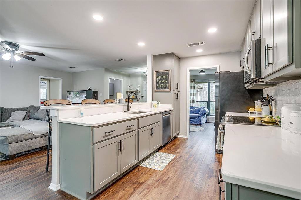 816 Lake Crest Parkway, Azle, TX 76020