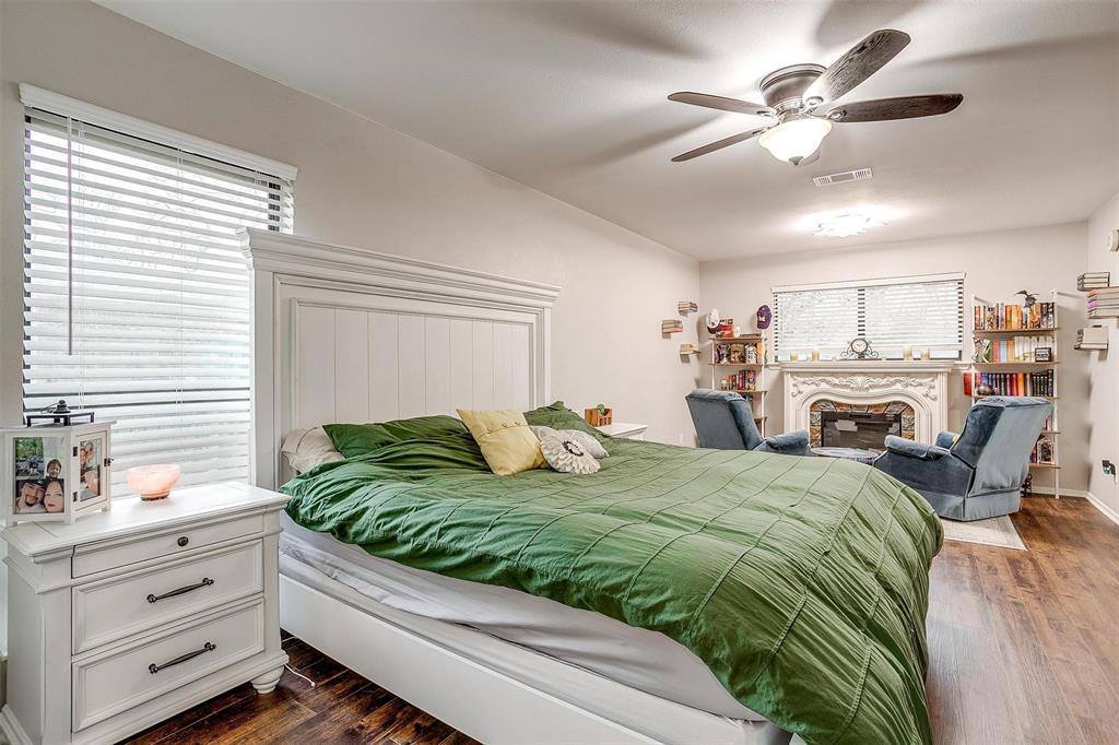 816 Lake Crest Parkway, Azle, TX 76020