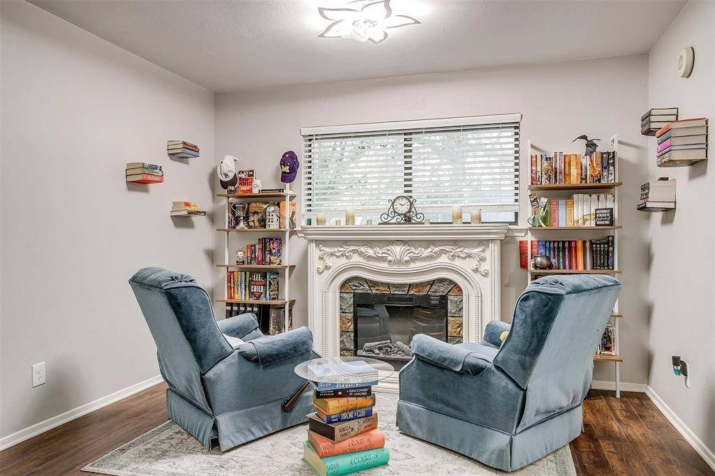 816 Lake Crest Parkway, Azle, TX 76020