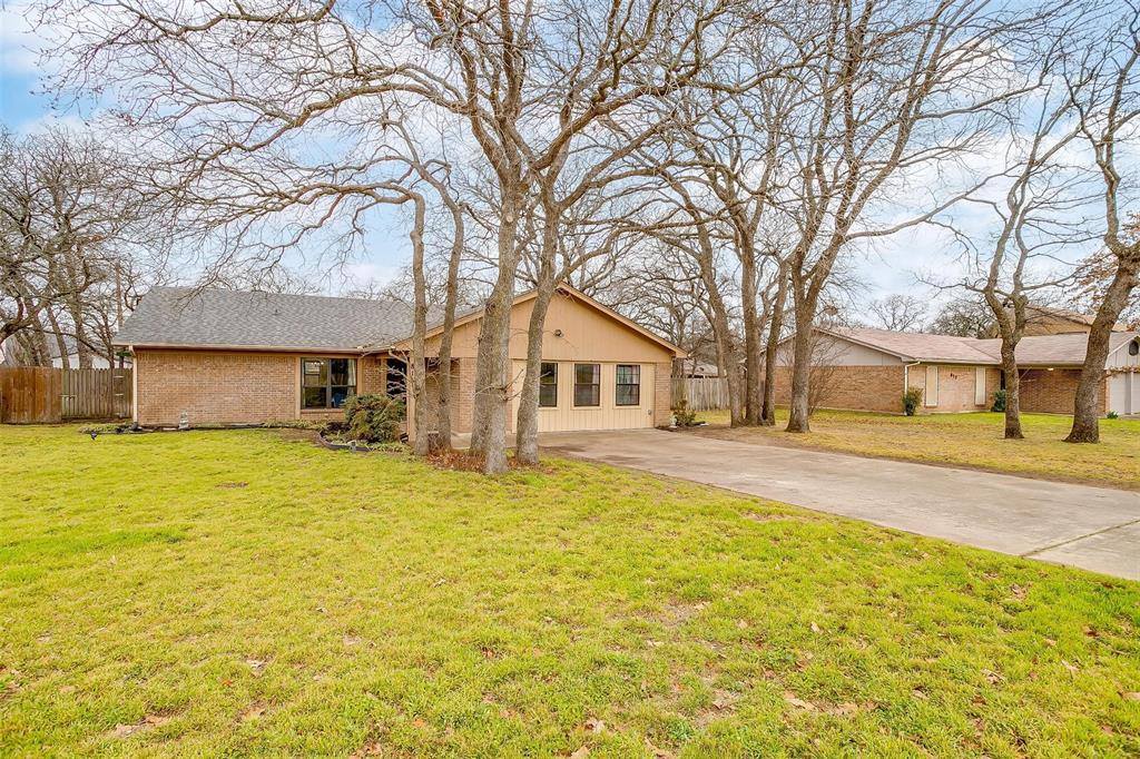 816 Lake Crest Parkway, Azle, TX 76020