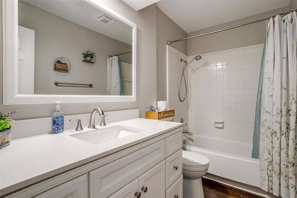 816 Lake Crest Parkway, Azle, TX 76020