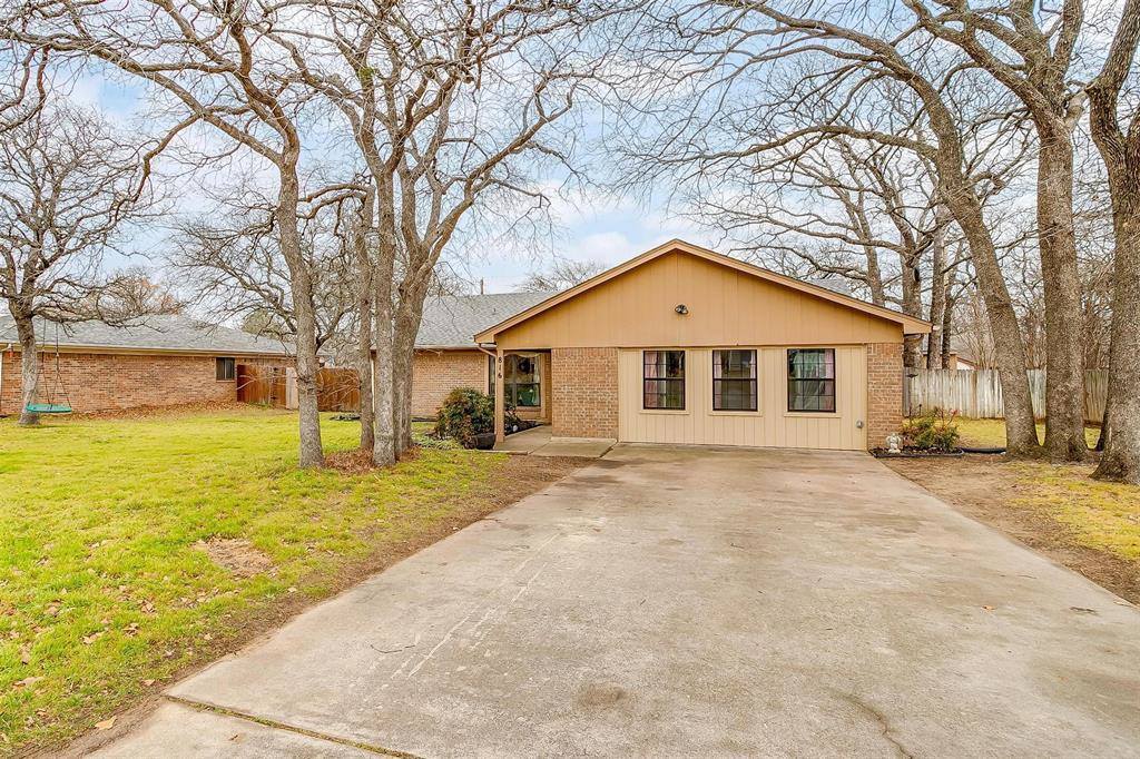 816 Lake Crest Parkway, Azle, TX 76020