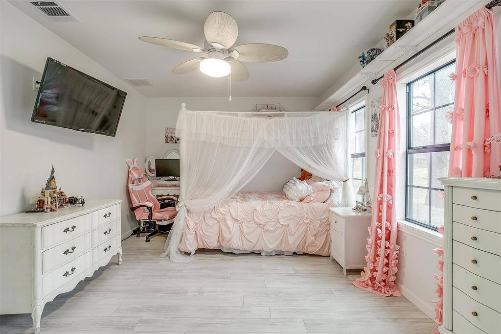 816 Lake Crest Parkway, Azle, TX 76020