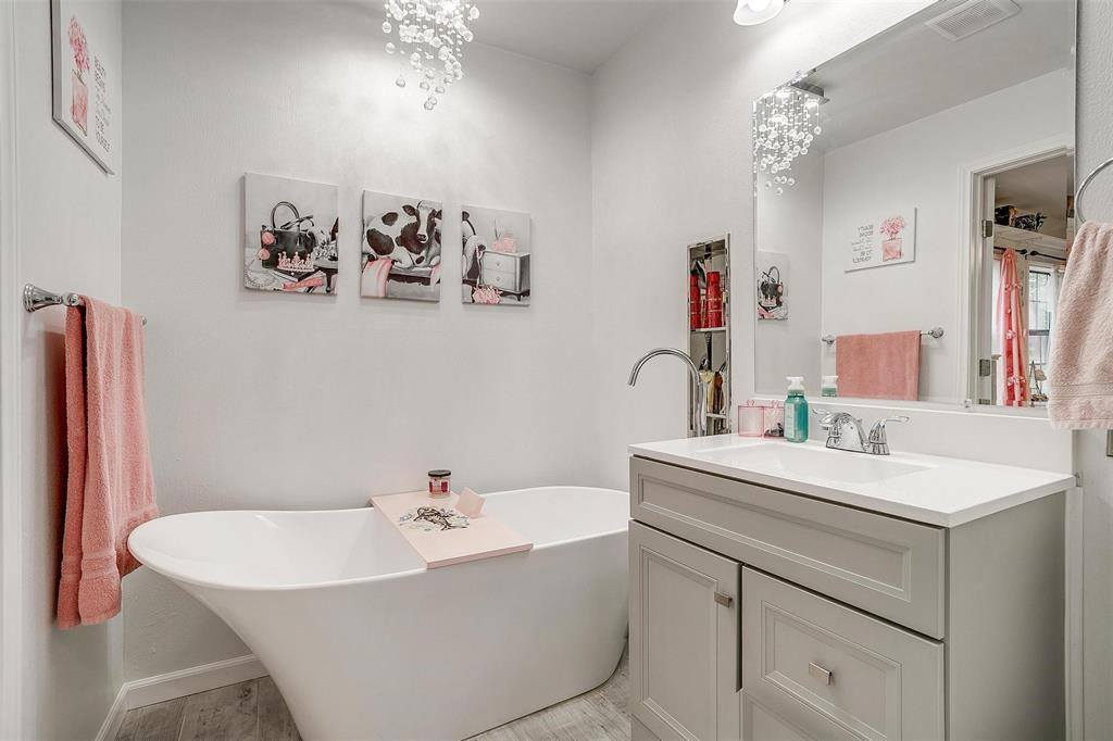 816 Lake Crest Parkway, Azle, TX 76020