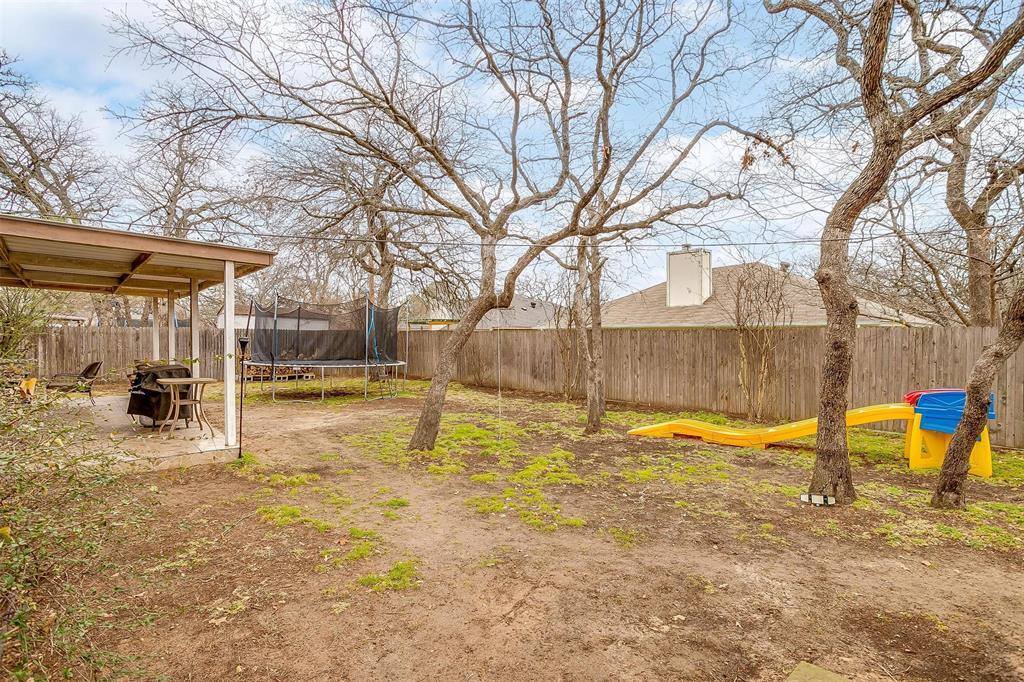 816 Lake Crest Parkway, Azle, TX 76020