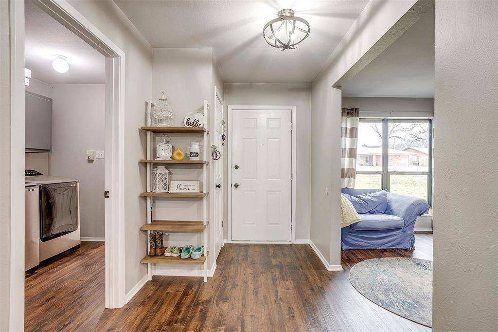 816 Lake Crest Parkway, Azle, TX 76020