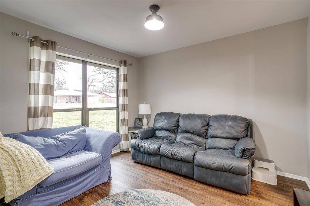 816 Lake Crest Parkway, Azle, TX 76020