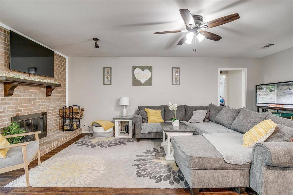 816 Lake Crest Parkway, Azle, TX 76020