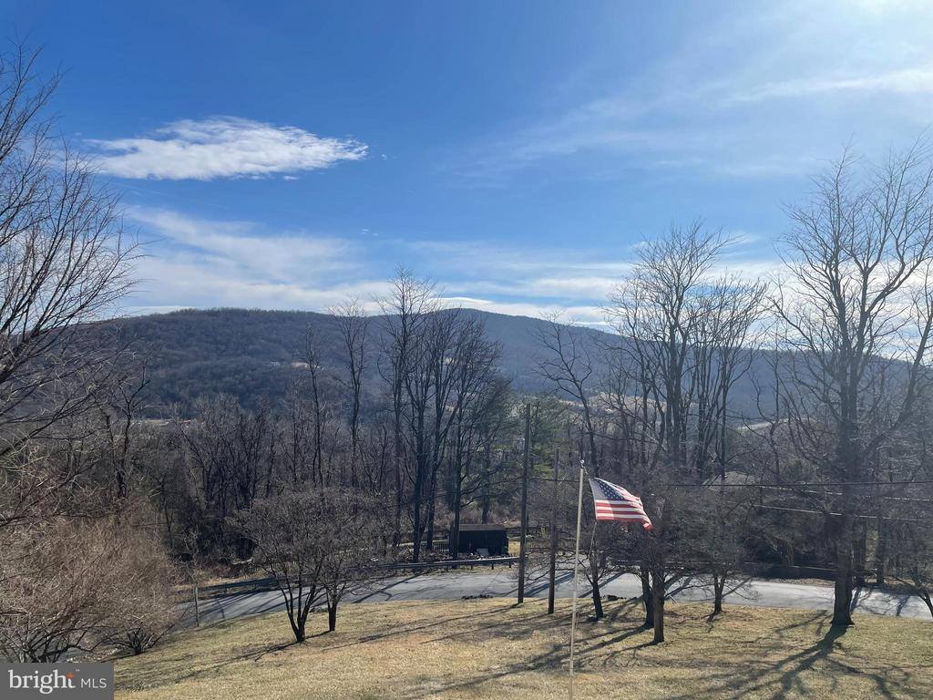 612 Mcintosh Drive, Linden, VA 22642