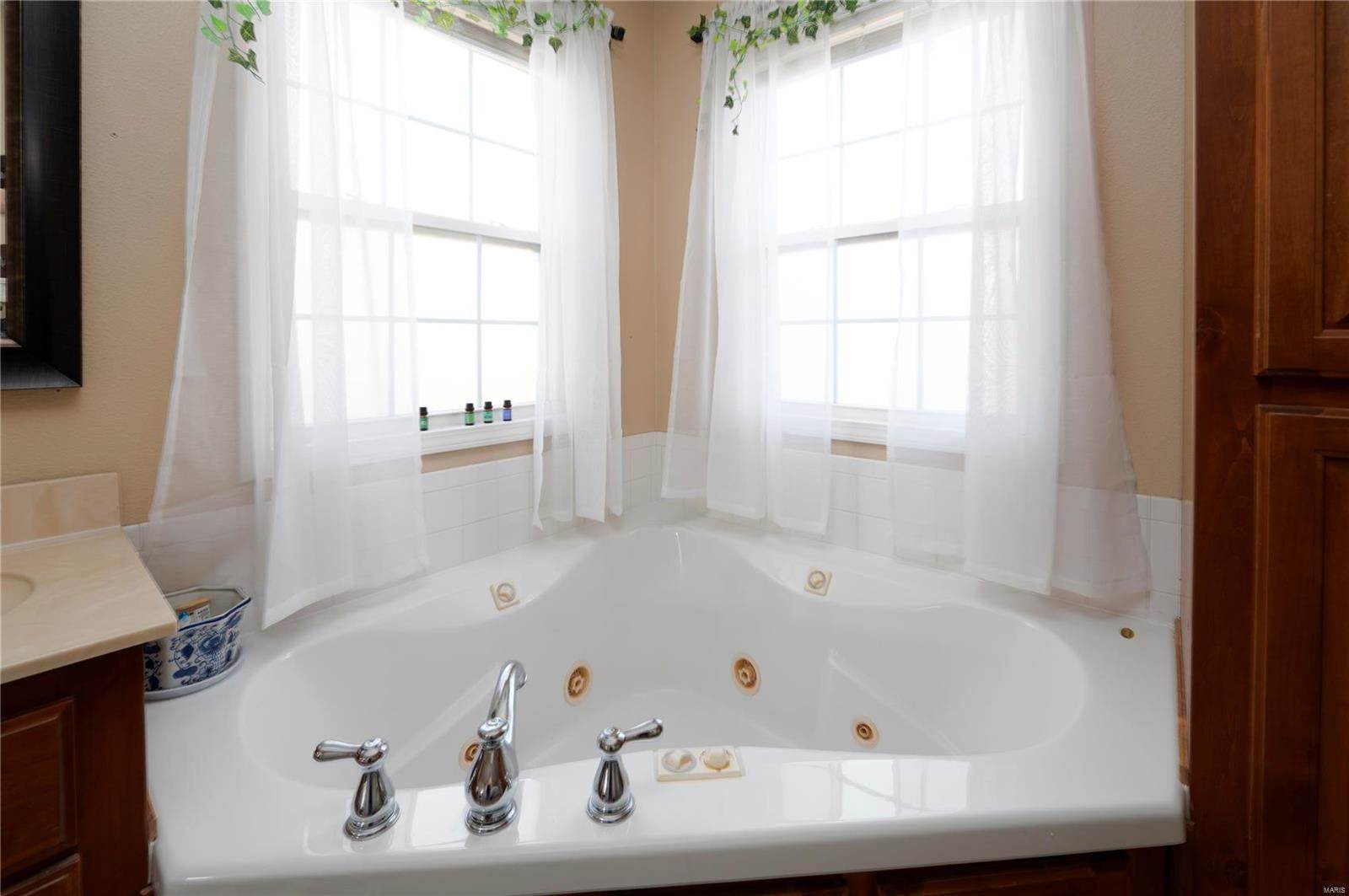 19421 Laveille Road, Waynesville, MO 65583