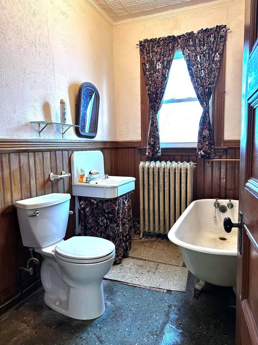 13 Maple Street, Skowhegan, ME 04976