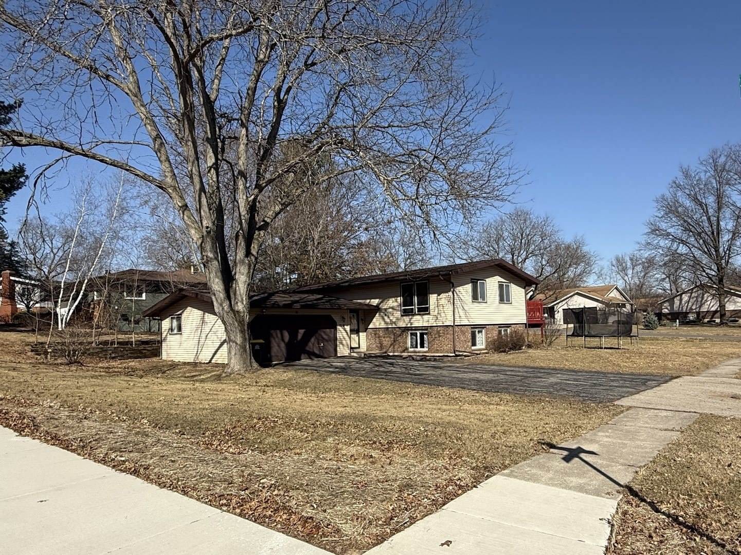 710 North Greenfield Drive, Freeport, IL 61032