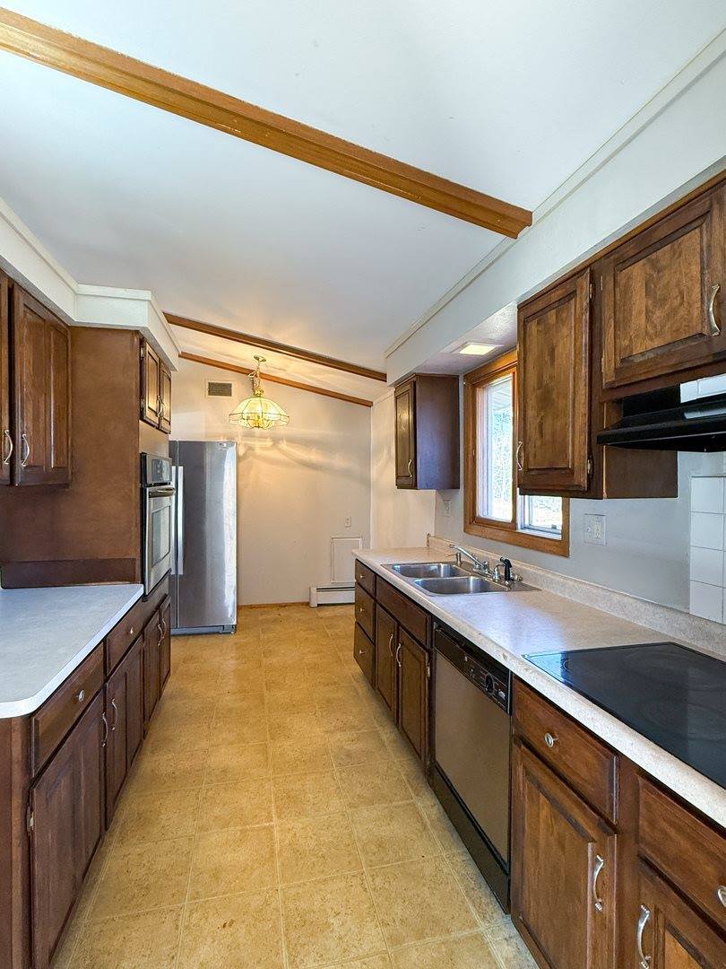 710 North Greenfield Drive, Freeport, IL 61032
